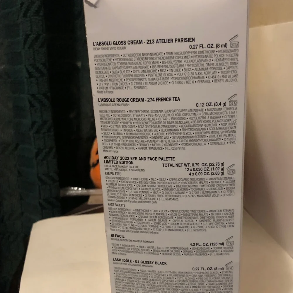 Lancôme Gold Cosmetic Set with Black Accents - Picture 2 of 2